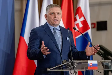 Фіцо пообіцяв Угорщині допомогу з енергокризою