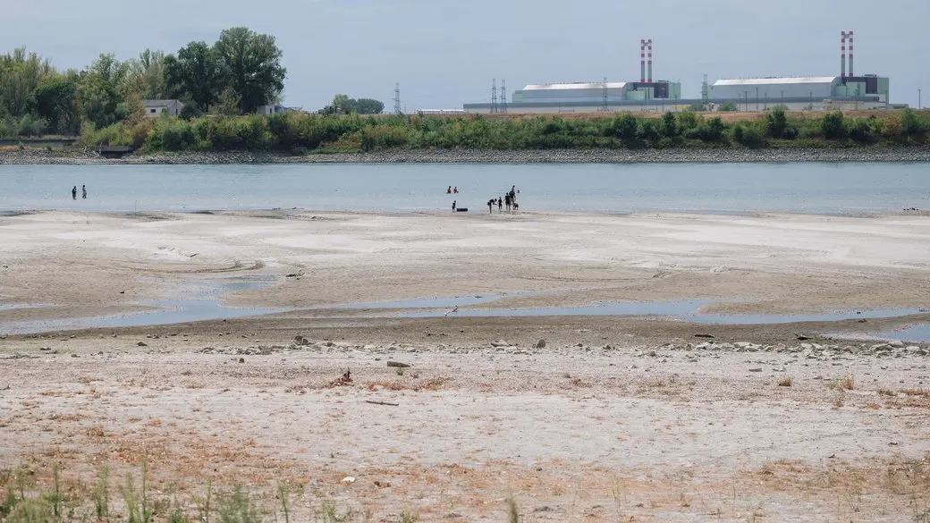 Угорщина відновлює роботу АЕС «Пакш» після підйому рівня води в Дунаї