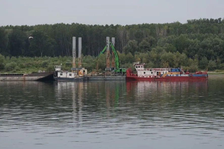 У Румунії затоплюють баржі на Дунаї задля підтримки АЕС