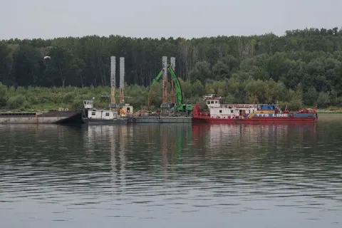У Румунії затоплюють баржі на Дунаї задля підтримки АЕС